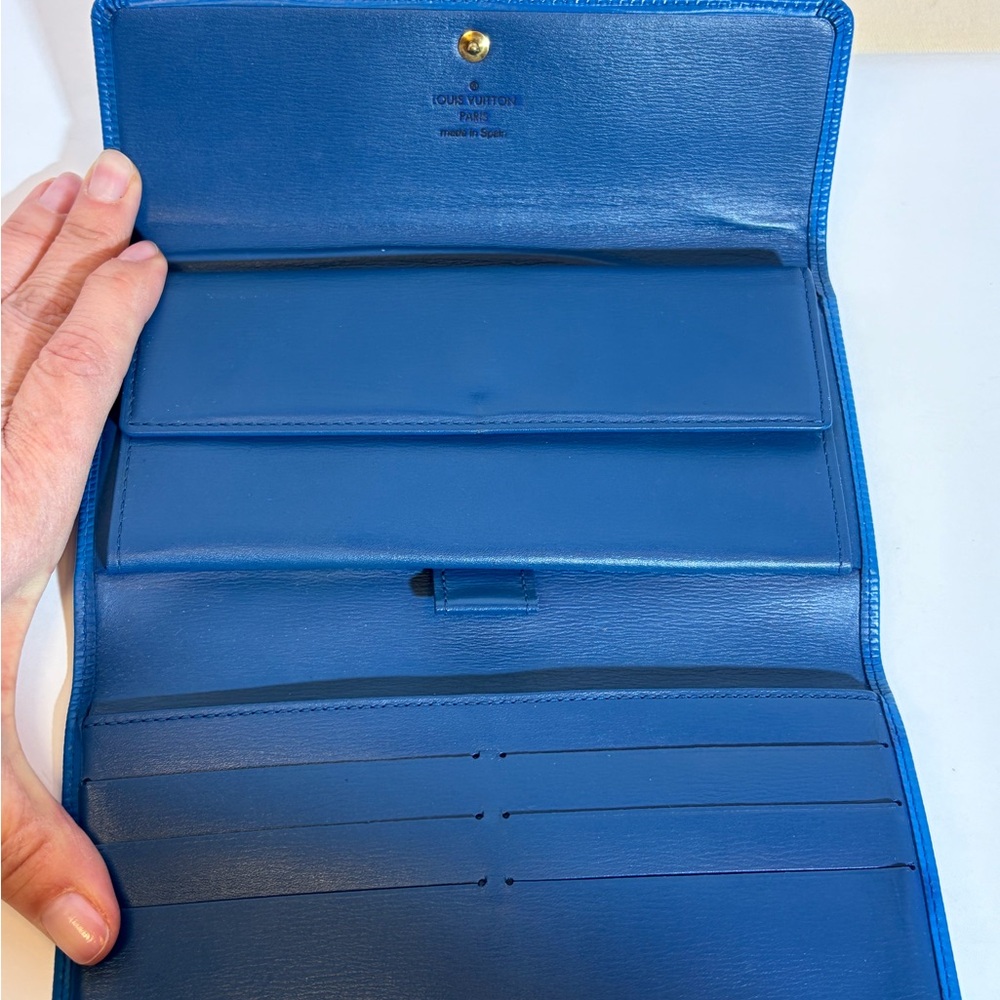 Louis Vuitton Blue Epi Wallet - Picture 5 of 10